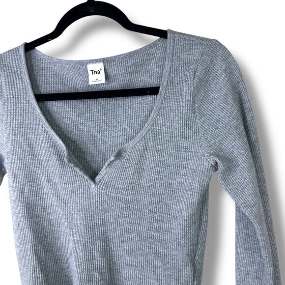 Aritzia TNA Gray V-Neck HomeStretch Rib Henley Thermal Knit Long Sleeve Crop Top - Picture 5 of 7